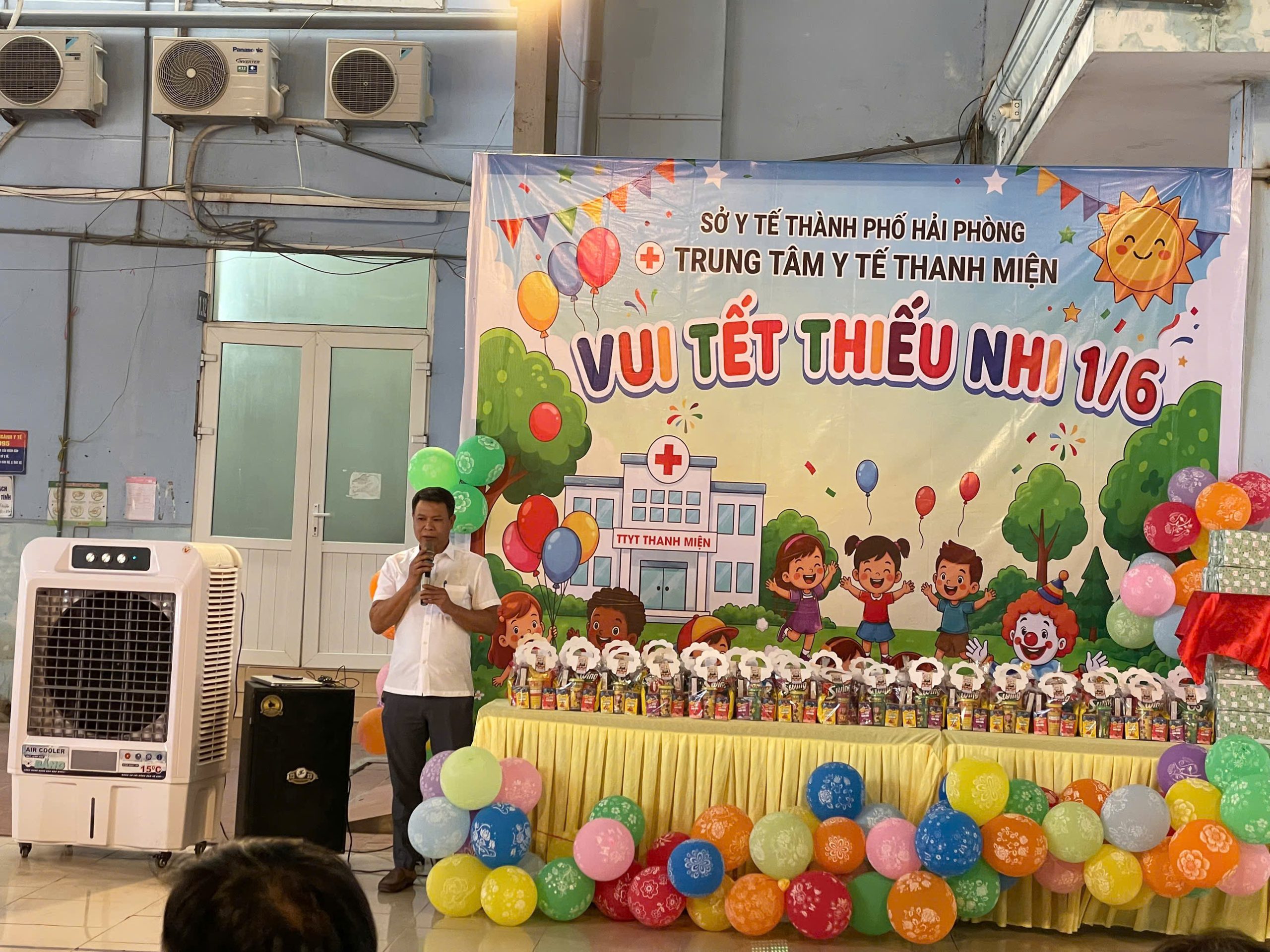 Đ/c Trần Hải Hà- giám đốc TTYT Thanh Miện lên phát biểu